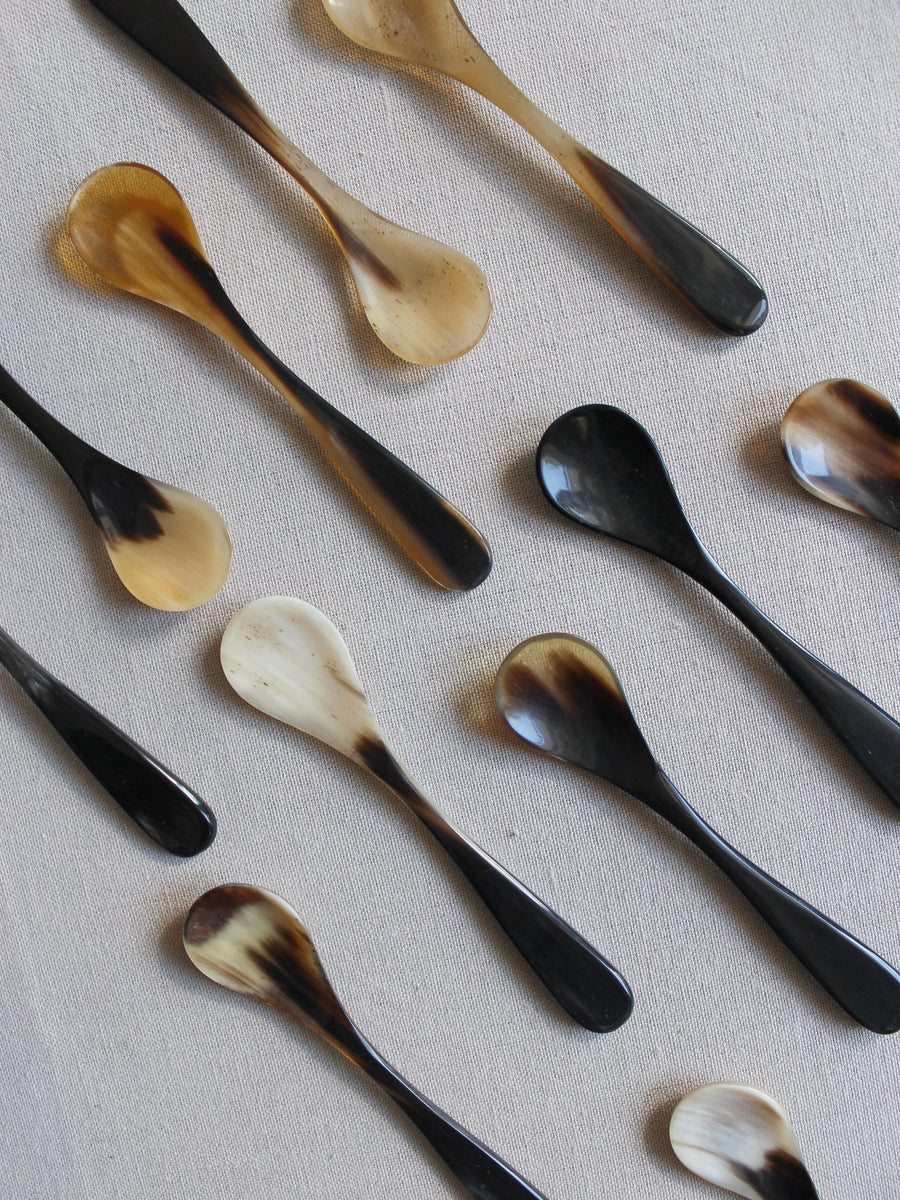horn spoon - 12,5 cm - light dark - ezu studio