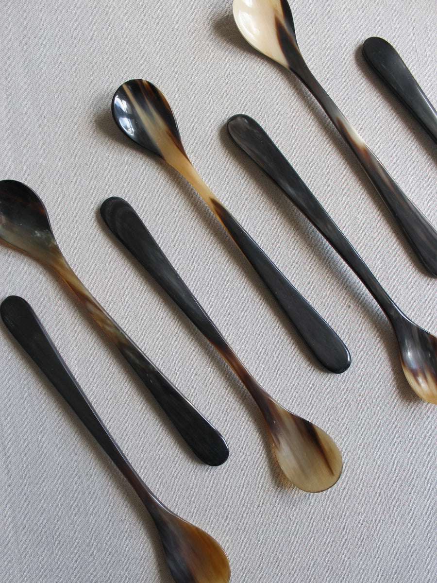 horn spoon - 18.5 cm - dark - ezu studio