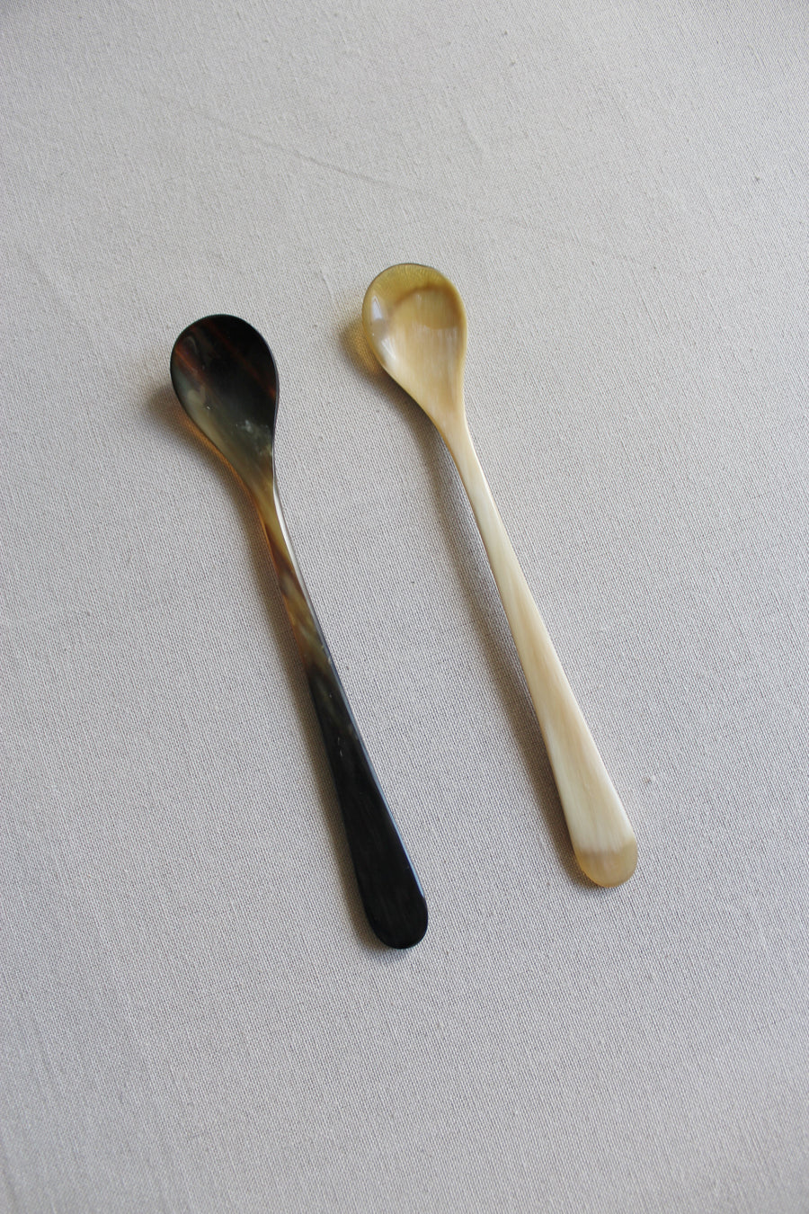horn spoon - 18.5 cm - dark and light - ezu studio